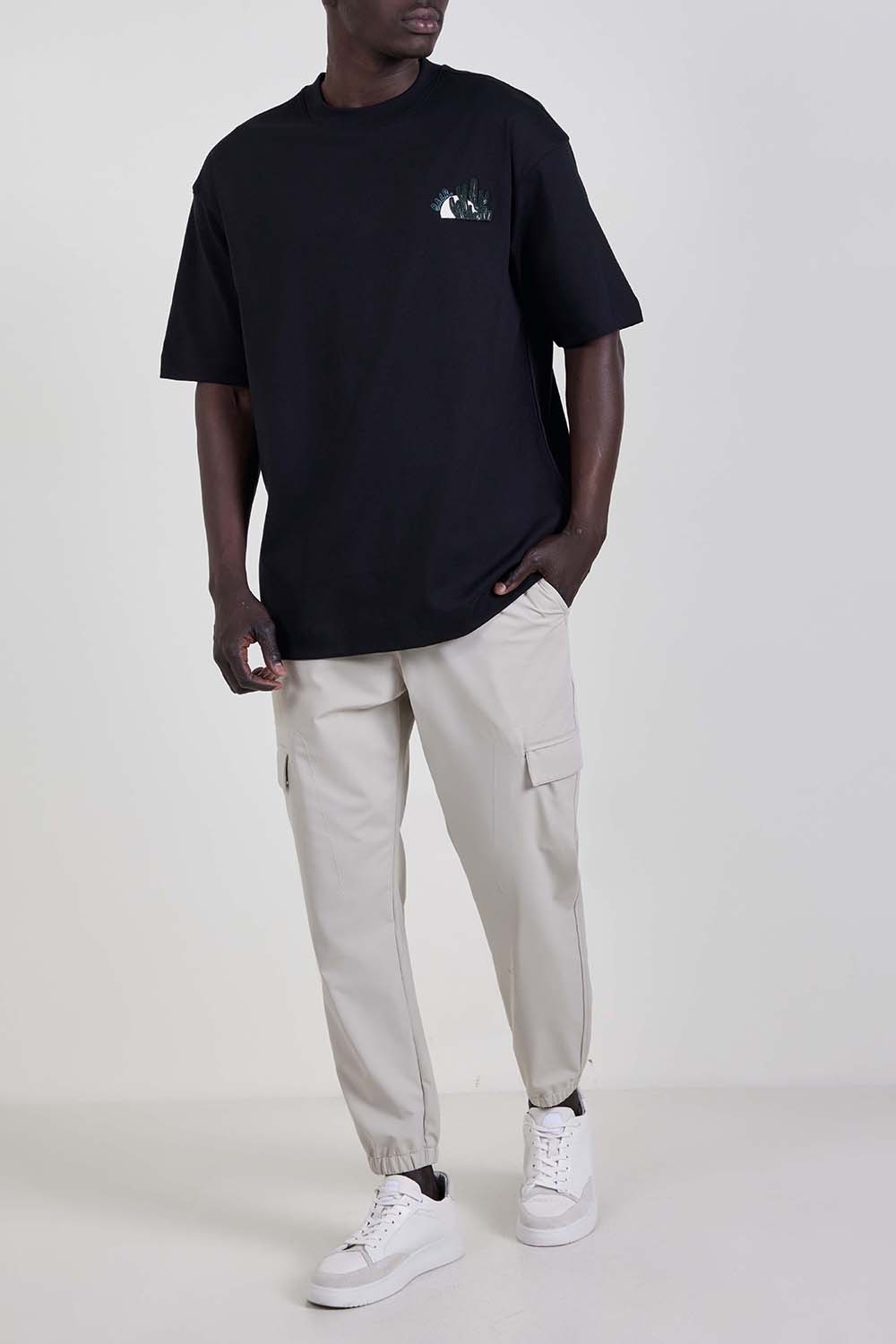 חולצת טי בגזרה משוחררת